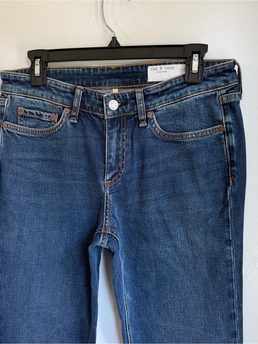 NWT Rag & Bone Low Rise Flare Kinsley Size 28
Color Chelsea - Picture 7 of 7